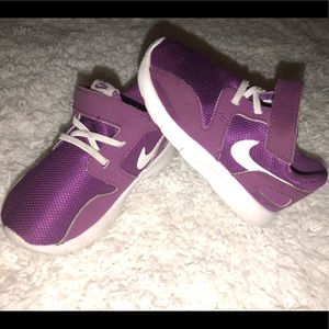 Toddler Baby size 7c purple Nike shoes